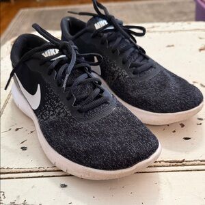 NIKE FLEX CONTACT WOMENS 9.5 BLACK-WHITE